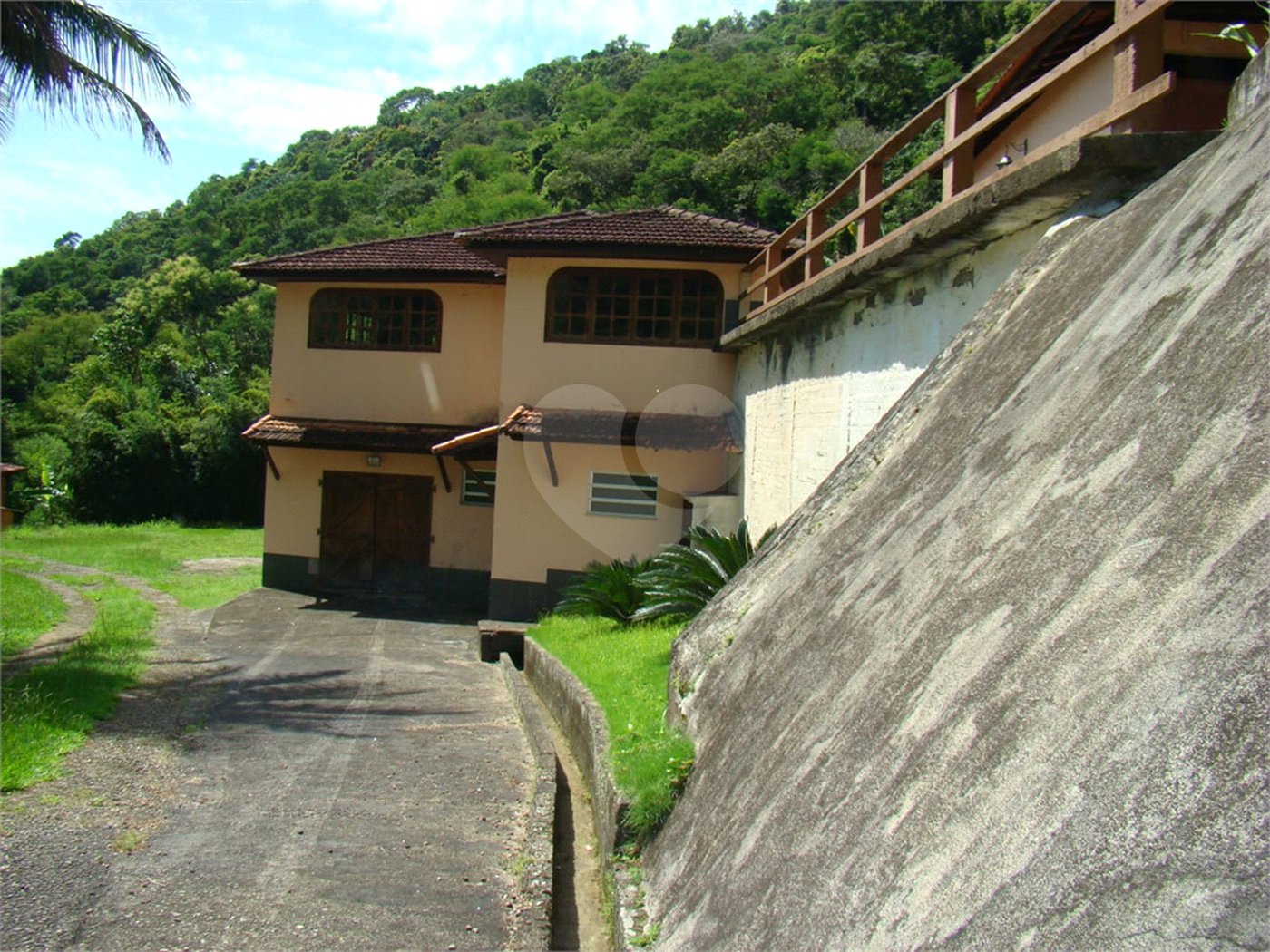 Fazenda à venda com 7 quartos, sendo 3 suítes, em Professor Souza, Casimiro de Abreu, RJ
