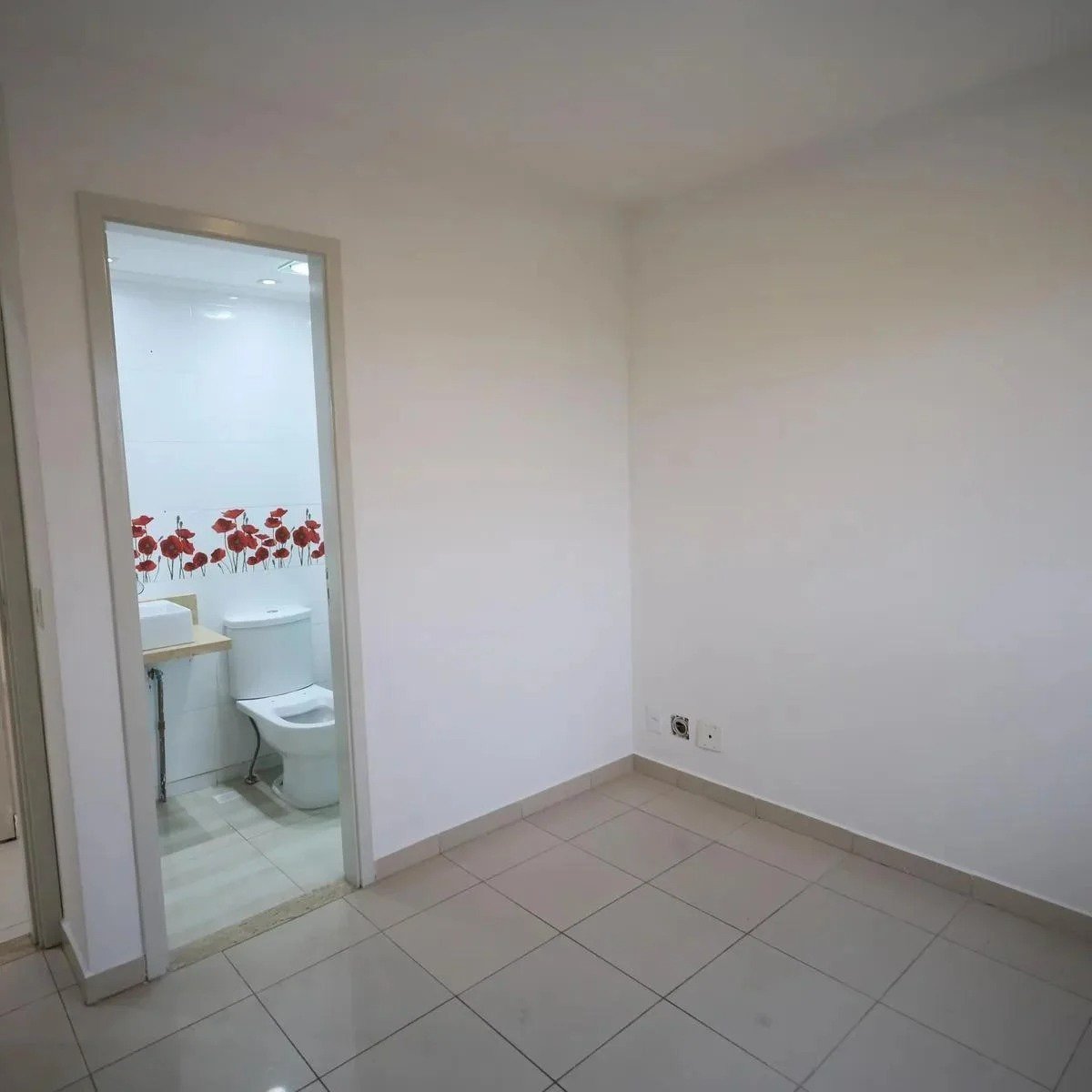 Apartamento à venda com 3 quartos, sendo 1 suíte, em Cidade São Francisco, São Paulo - SP