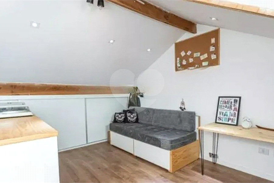 Casa à venda com 3 quartos, sendo 2 suítes, no condomínio Residencial Erika, São Paulo - SP