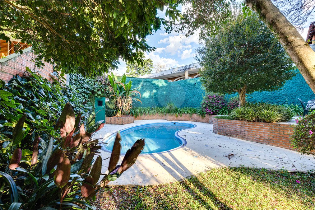 Casa Térrea à venda com 3 suítes em Jardim dos Estados, São Paulo, SP