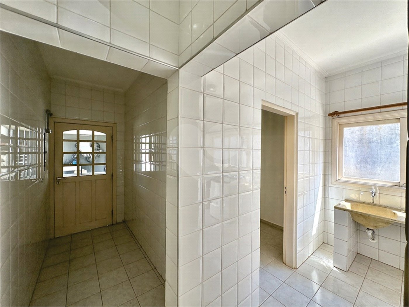 Casa à venda com 4 quartos, sendo 2 suítes,  no condomínio Granja Vianna II, Cotia - SP