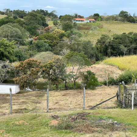 Chácara à venda ou para alugar com 4 quartos, sendo 1 suíte,  em Chácaras Rurais Guararema, Jacareí, SP