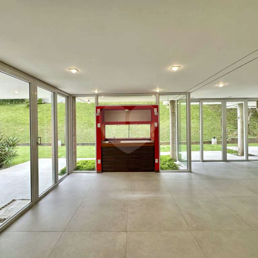 Casa à venda com 4 suítes no condomínio Recanto Impla, Carapicuíba - SP