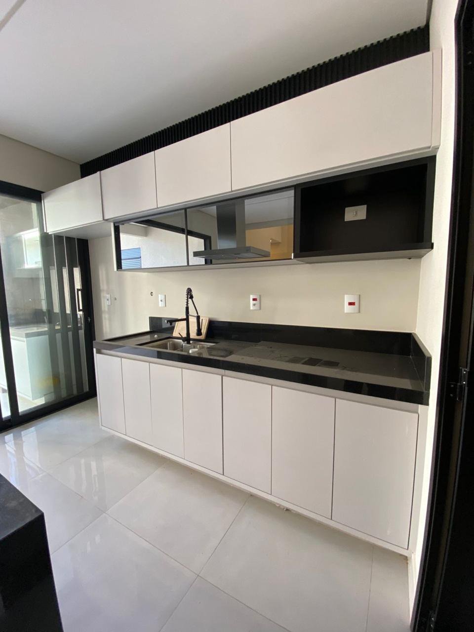 Casa à venda com 3 quartos, sendo 1 suíte, no condomínio Terras da Estancia, Paulínia- SP