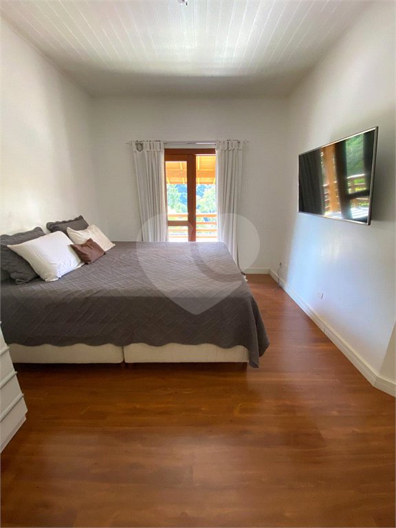 Casa à venda com 4 quartos, sendo 2 suítes, no condomínio Suíça da Cantareira, Mairiporã - SP