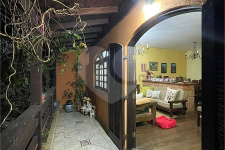 Sobrado à venda com 4 quartos, sendo 1 suíte,  em Vila Suissa, Mogi das Cruzes, SP