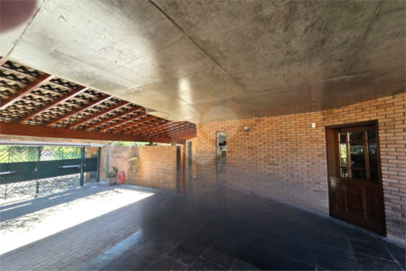 Casa à venda com 4 quartos, sendo 2 suítes, em Cidade São Francisco, São Paulo, SP