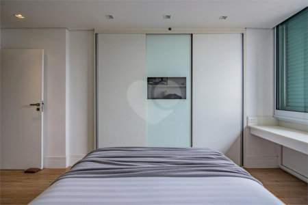 Apartamento à venda com 2 suítes em Jardim Europa, São Paulo, SP