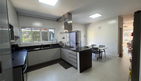 Sobrado à venda com 4 quartos, sendo 3 suítes,  em Jardim Prudência, São Paulo, SP