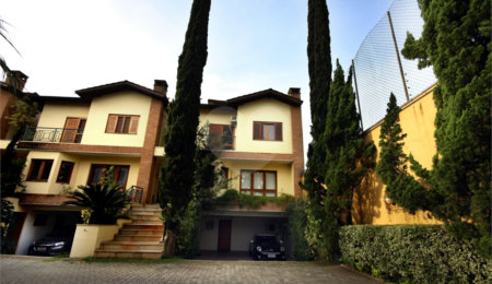 Casa à venda com 4 quartos, sendo 2 suítes,  no condomínio Boa Vista, São Paulo - SP