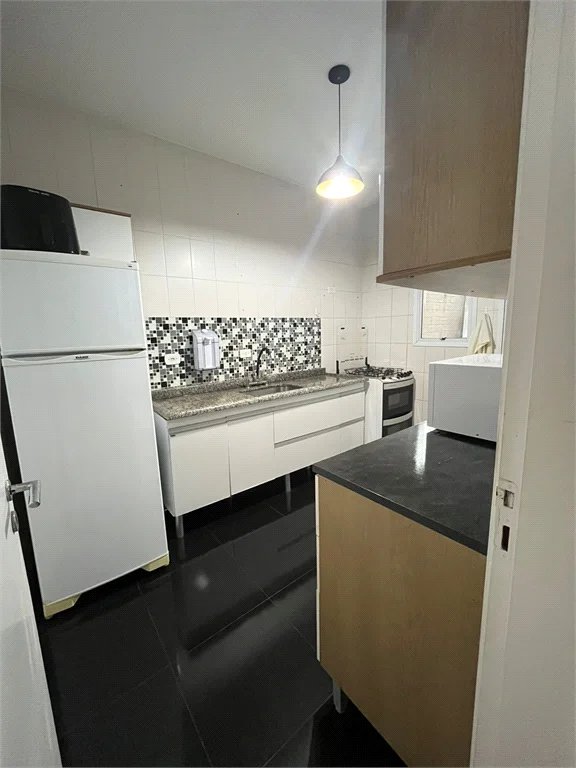 Casa à venda com 3 quartos, sendo 1 suíte, no condomínio New Village, Cotia - SP