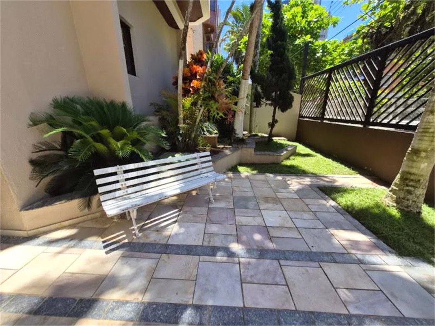 Apartamento Residencial à venda, Loteamento João Batista Julião, Guarujá - AP1261.