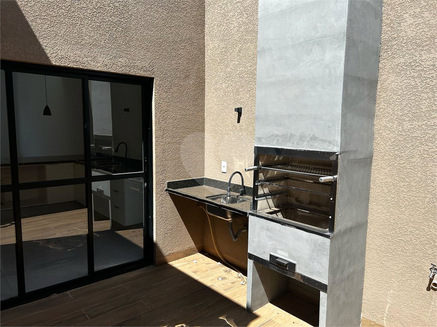 Casa à venda com 2 quartos, sendo 1 suíte,  no condomínio Residencial Marina, Itapetininga - SP