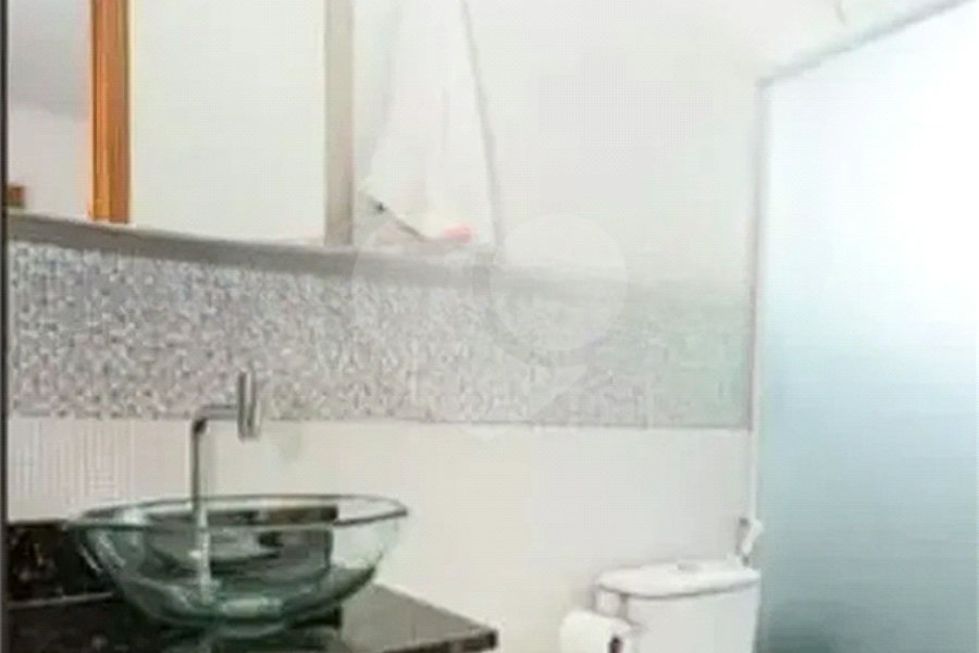 Casa à venda com 3 quartos, sendo 2 suítes, no condomínio Residencial Erika, São Paulo - SP