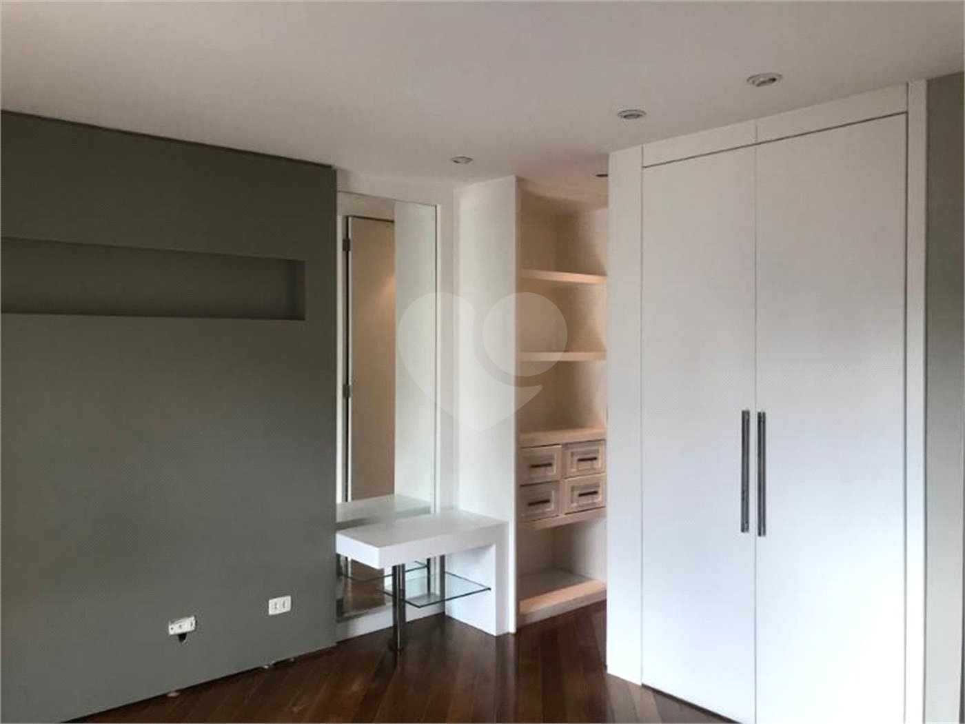 Apartamento à venda ou para alugar com 3 suítes em Moema, São Paulo, SP