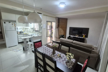 Casa de vila com 3 dormitórios sendo 2 suítes em Santana