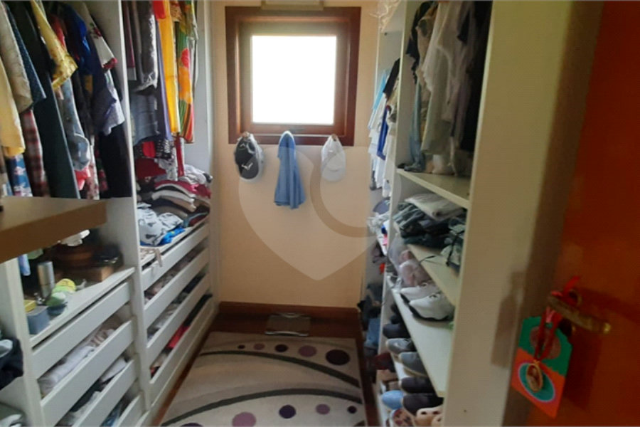 Casa à venda com 5 quartos, sendo 4 suítes, no condomínio Alpes da Cantareira, Mairiporã - SP