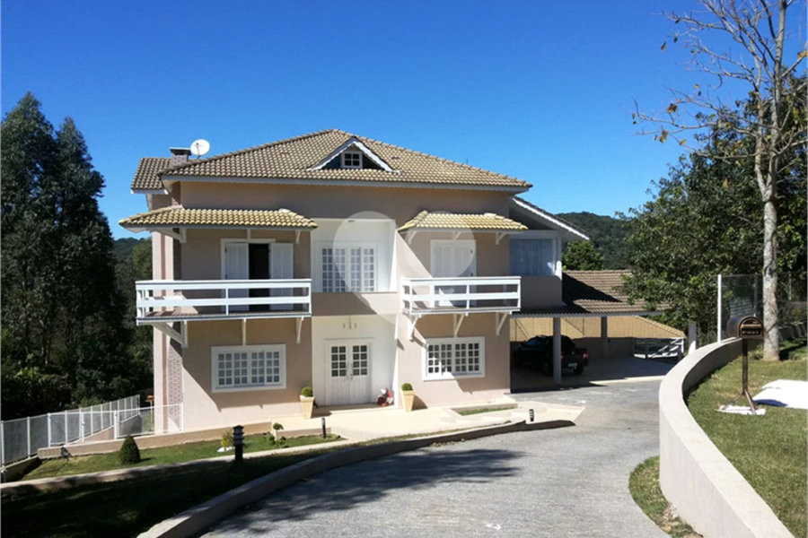 Casa à venda com 4 suítes no condomínio Suíça da Cantareira, Mairiporã - SP