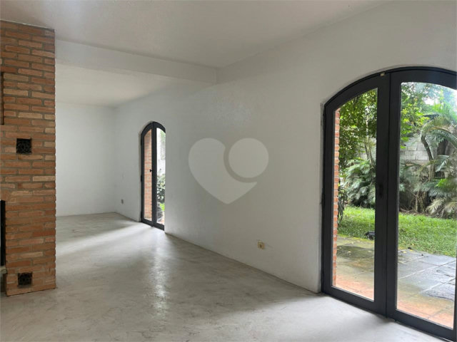 Casa para alugar com 4 quartos, sendo 3 suítes,  em Alto da Boa Vista, São Paulo, SP