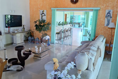 Casa à venda com 4 suítes no condomínio Bougainville, Peruíbe - SP