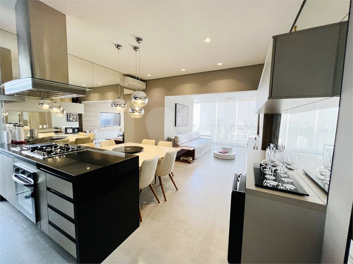 Apartamento venda / locação Vila Nova Conceição, 80m², andar alto, 1 suíte e 2 vagas
