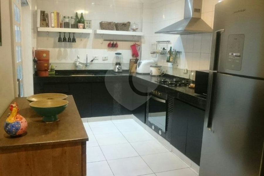 Sobrado à venda com 3 quartos, sendo 2 suítes, em Artur Alvim, São Paulo, SP
