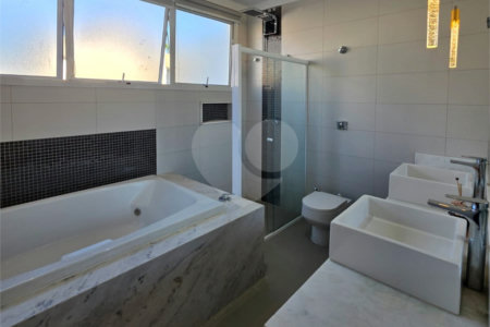 Casa à venda com 6 quartos, sendo 3 suítes, no condomínio Ibiti Royal Park, Sorocaba - SP