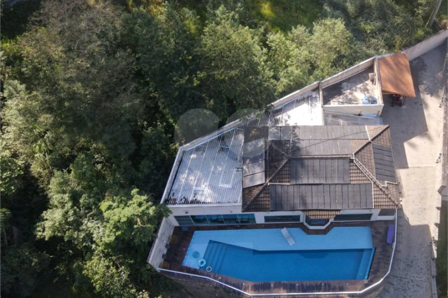 Casa à venda com 3 quartos, sendo 2 suítes, no condomínio : Conjunto Residencial Itaguaçu, São Paulo - SP
