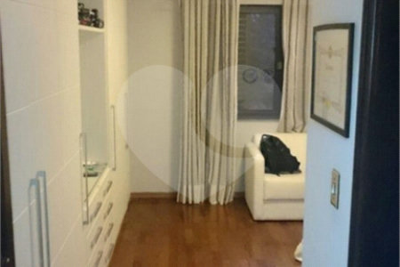 Sobrado à venda com 5 quartos, sendo 2 suítes, em Brooklin Paulista, São Paulo, SP