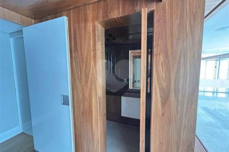 Apartamento à venda com 3 suítes em Moema, São Paulo, SP