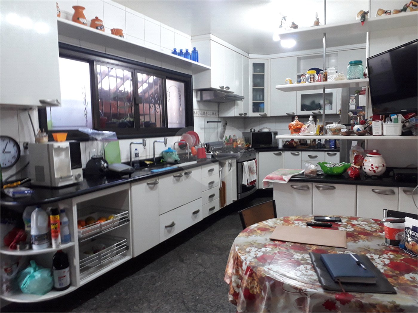 Sobrado à venda com 4 quartos, sendo 1 suíte, em Vila Constança, São Paulo, SP