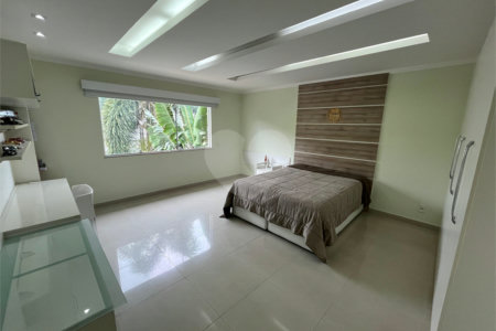 Casa à venda com 3 quartos, sendo 1 suíte, no condomínio Golden Village, Rio de Janeiro - RJ