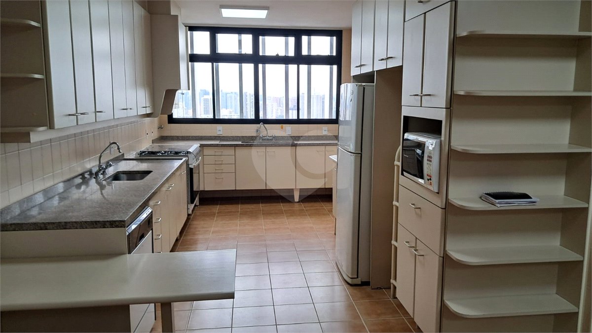 Apartamento para alugar com 4 quartos, sendo 3 suítes, em Santo Amaro, São Paulo, SP