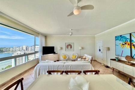 Apartamento Residencial à venda, Pitangueiras, Guarujá - AP0768.