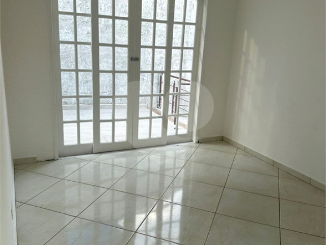 Casa à venda com 4 quartos, sendo 1 suíte,  no condomínio Jardim das Acácias, Cotia - SP