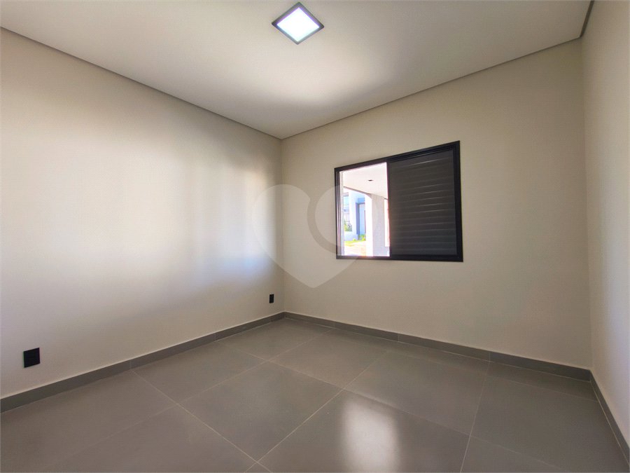 Casa à venda com 3 quartos, sendo 1 suíte, no condomínio Horto Florestal Villagio, Sorocaba - SP