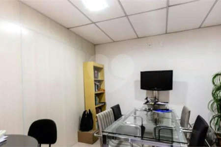Sobrado à venda com 4 quartos, sendo 1 suíte,  em Vila Dalila, São Paulo, SP