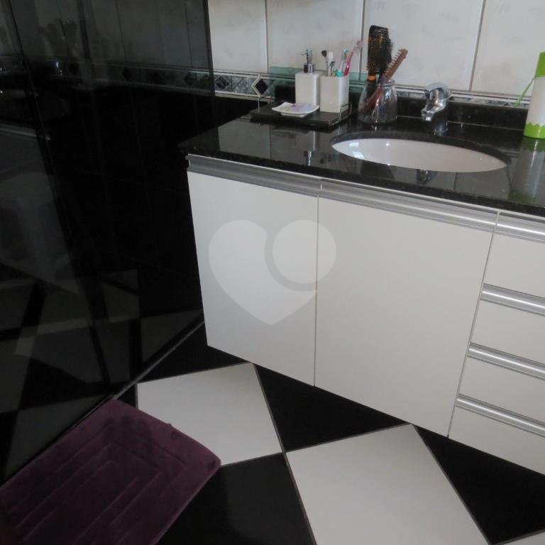 Sobrado à venda com 4 quartos, sendo 1 suíte, em Cambuci, São Paulo, SP