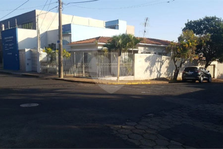 Casa térrea para venda em Araraquara/SP.