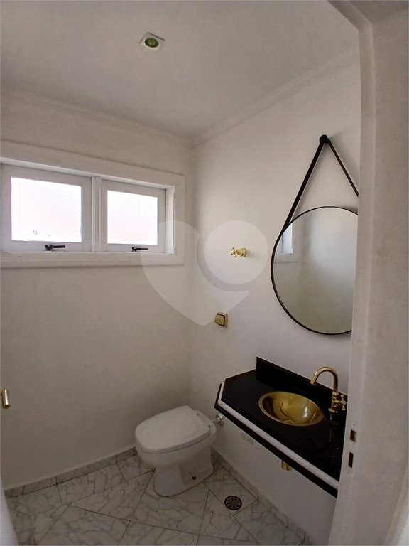 Casa à venda com 4 quartos, sendo 2 suítes, no condomínio Flamboyant, Atibaia - SP