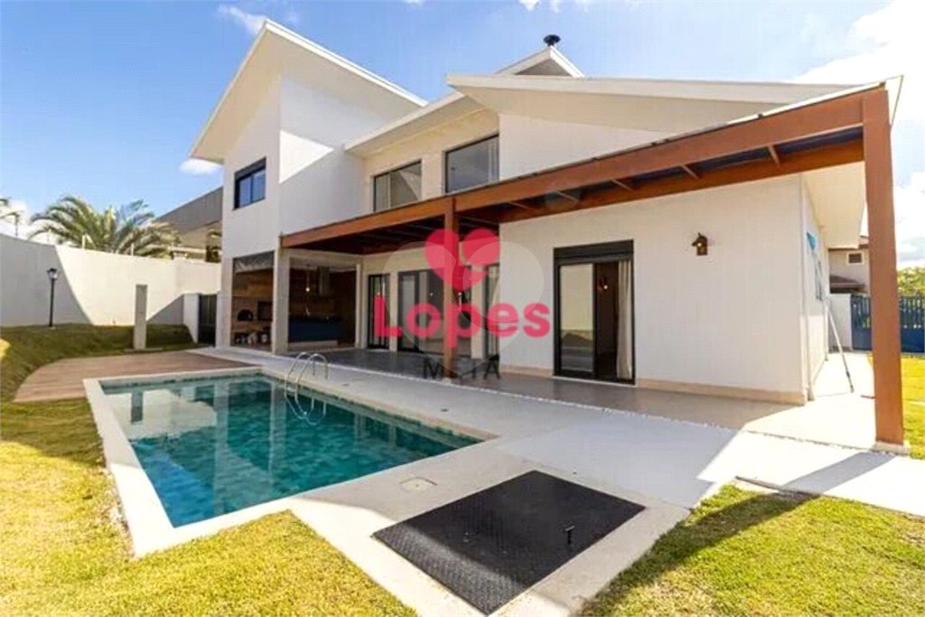 Casa à venda com 4 quartos, sendo 2 suítes, no condomínio Residencial Monte Carlo, São José dos Campos - SP