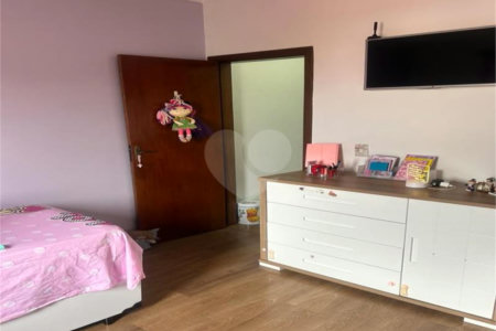 Sobrado à venda com 3 quartos, sendo 1 suíte,  em Vila Marari, São Paulo, SP