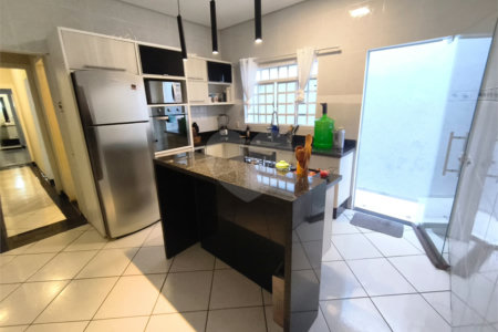 Casa à venda com 3 quartos, sendo 2 suítes,  em Vila Carolina, Itapetininga, SP