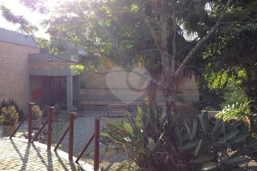 Sobrado à venda com 4 quartos, sendo 2 suítes, em Jaraguá, São Paulo, SP