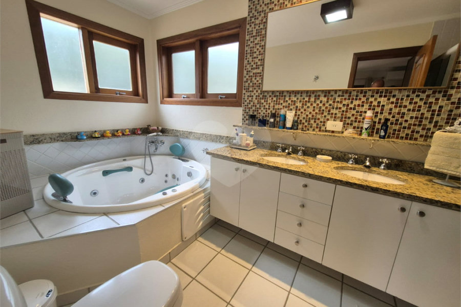 Casa à venda com 3 suítes no condomínio Sausalito, Mairiporã - SP
