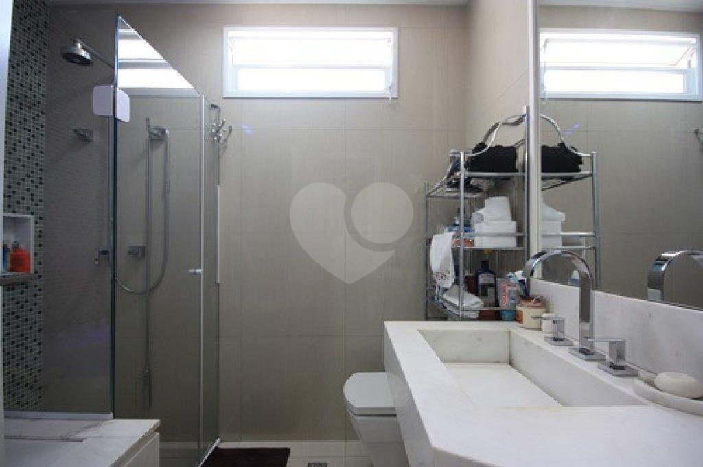 Casa à venda com 4 quartos, sendo 2 suítes, no condomínio Melbourne Residence, São Paulo - SP