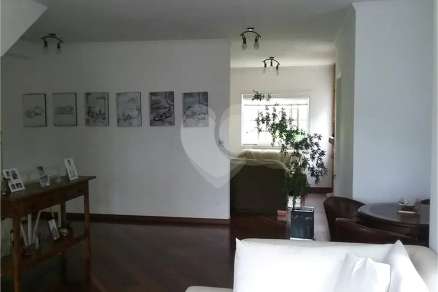 Casa à venda com 4 suítes no condomínio Suíça da Cantareira, Mairiporã - SP