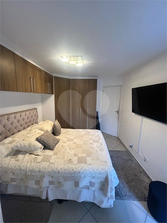 Casa à venda com 3 quartos, sendo 1 suíte, no condomínio Residencial Villagio Vitória, Guarulhos - SP