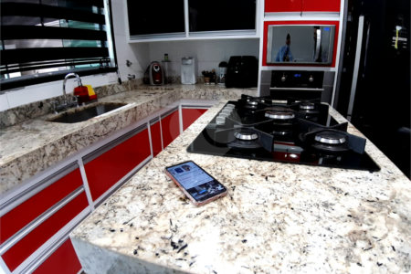 Sobrado à venda com 4 quartos, sendo 2 suítes, em Parque Casa de Pedra, São Paulo, SP
