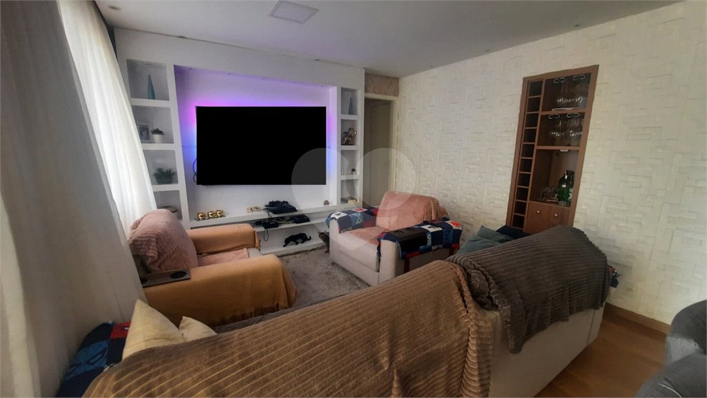 Apartamento à venda com 3 quartos, sendo 1 suíte, em Vila Santo Antônio, Guarulhos, SP